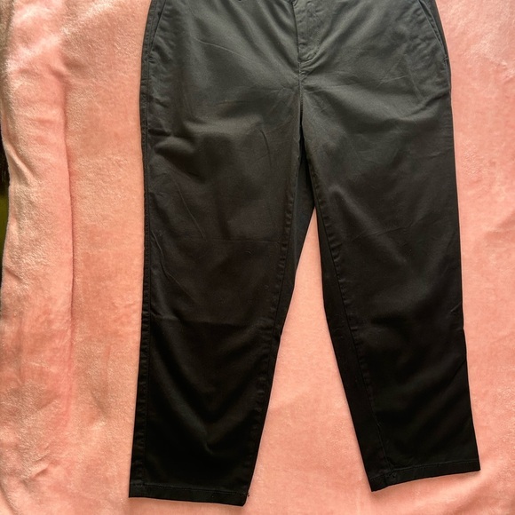 STYLUS Black Capris Sleek and Sturdy Design - Picture 2 of 5